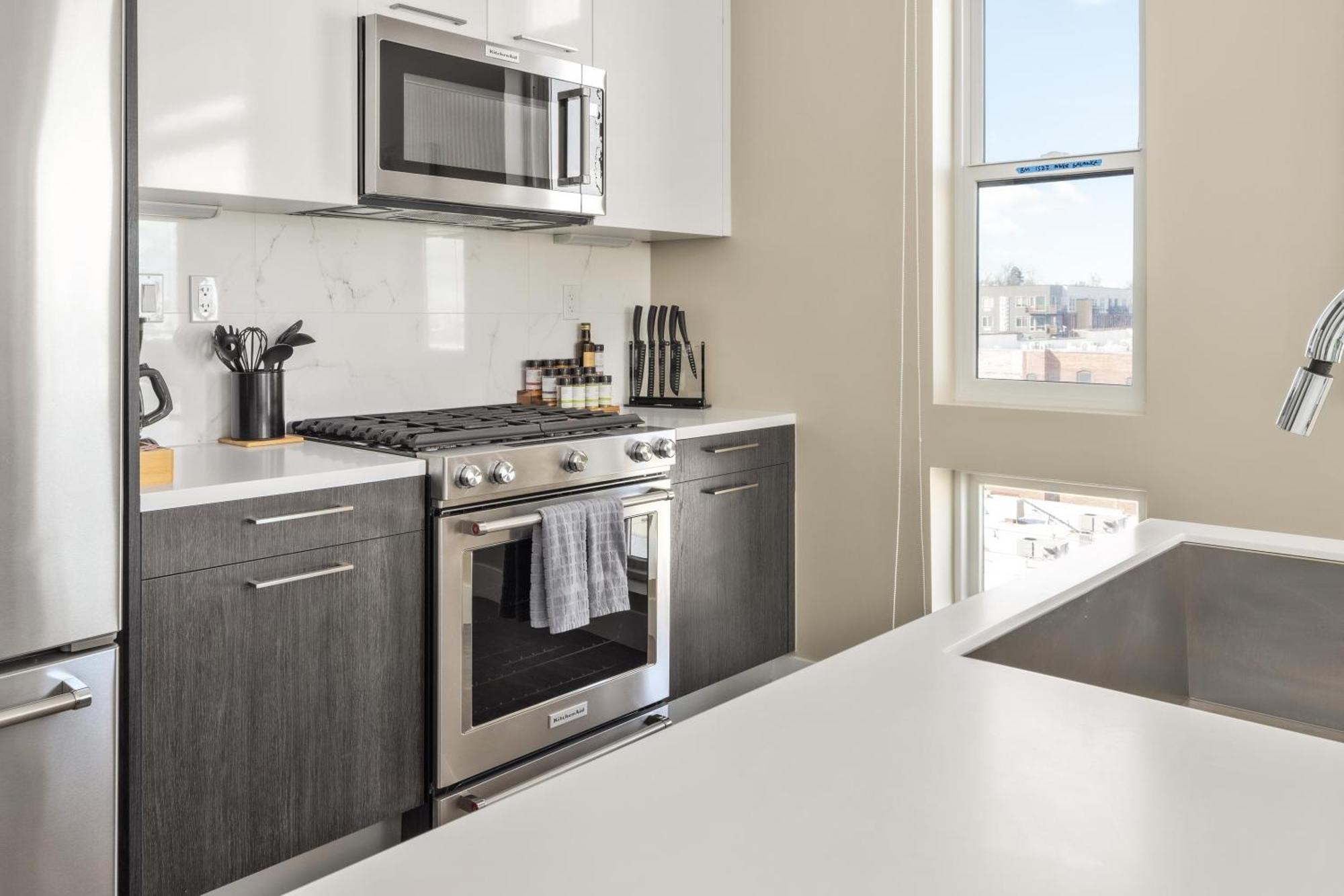 Top Floor | Amazing Windows | Zuni Lofts Денвер Экстерьер фото